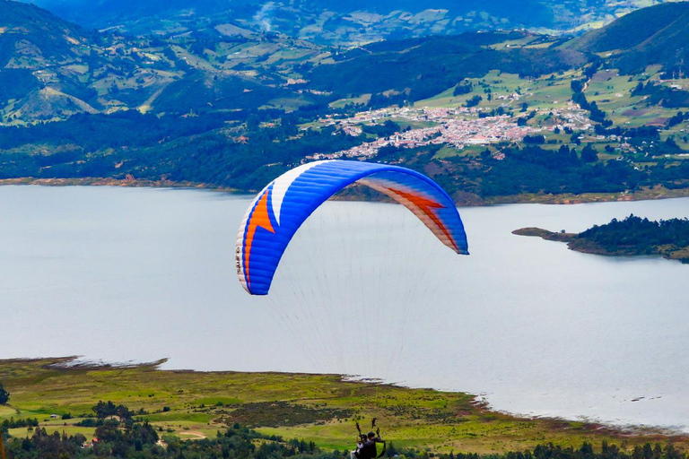 BOGOTA: Gleitschirmfliegen in Guatavita und Köstlichkeiten auf der Alpina-Hütte