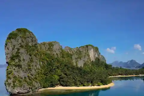 Palawan: Private Sailing Yacht Cruise in El Nido