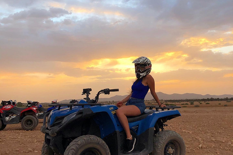 Zonsondergang op quadrijden in Marrakech