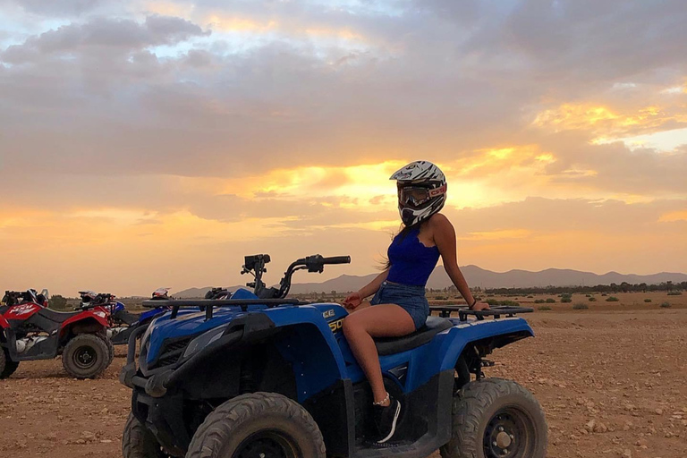 Zonsondergang op quadrijden in Marrakech