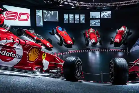 Módena y Maranello: Combo Museos Ferrari y traslado en autobús