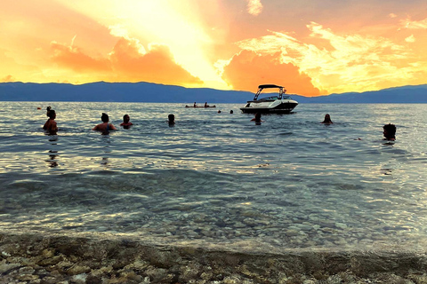 奥赫里德湖：骨湾游船之旅，圣纳乌姆修道院，含烧烤午餐奥赫里德湖游船之旅