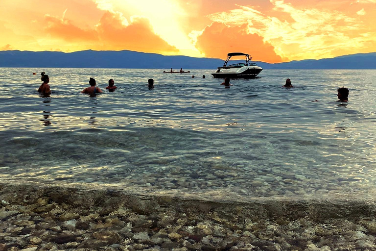 奥赫里德湖：骨湾游船之旅，圣纳乌姆修道院，含烧烤午餐奥赫里德湖游船之旅
