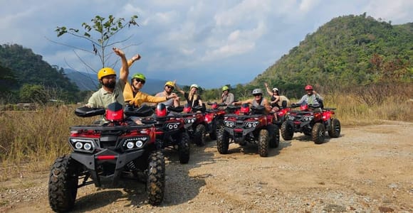 Chiang Mai: ATV, Wildwasser-Rafting und Sticky-Wasserfall-Tour