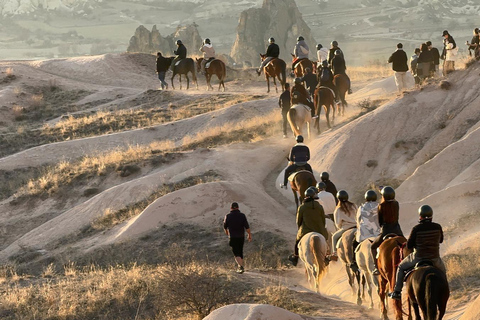 Excursión a caballo por CapadociaCapadocia: 1 hora de paseo a caballo con recogida en Göreme