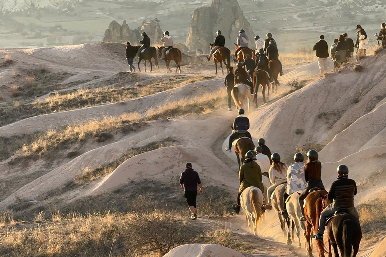 Excursión a caballo por CapadociaCapadocia: 1 hora de paseo a caballo con recogida en Göreme
