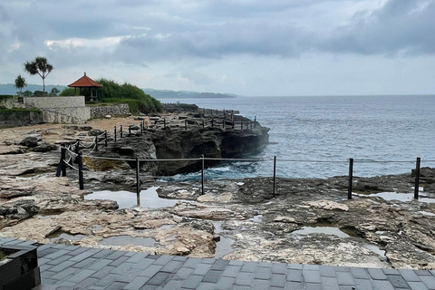 Explore Nusa Lembongan with Traditional Car & Local Guide