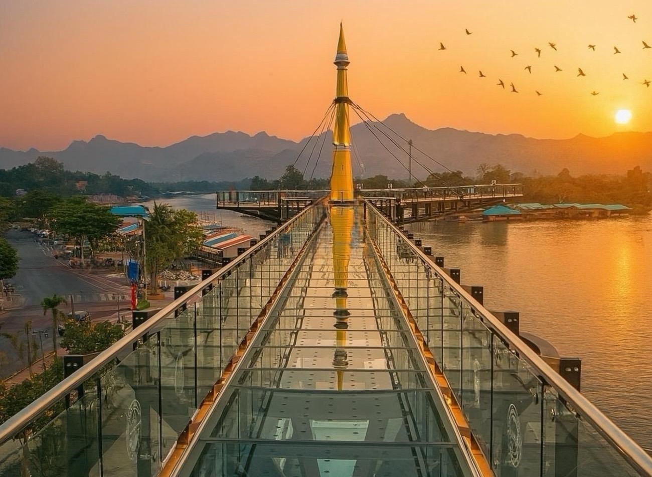 Bangkok: Erawan & Kanchanaburi Skywalk Tagestour