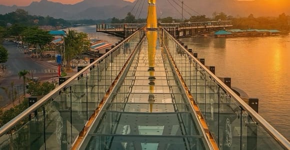 Bangkok: Erawan & Kanchanaburi Skywalk Tagestour
