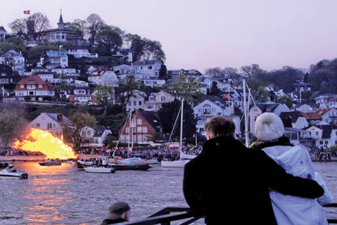 Hamburg: Paasvuur en lichtvaart op paaszaterdag