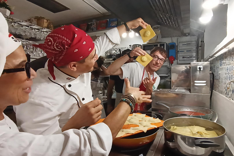 佛罗伦萨：意面制作课程，含晚餐、葡萄酒和... 唱歌！佛罗伦萨：意面制作课程，含晚餐、葡萄酒...还有歌唱！