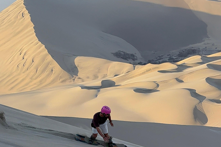 Huacachina: Private Paragliding and Sandboarding Combo in the Desert