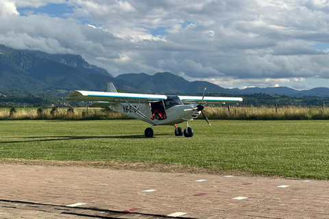 Zarnesti: 30-Minute Scenic Flight over Rasnov, Brasov & Bran