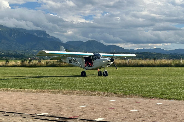 Zarnesti: 30-Minute Scenic Flight over Rasnov, Brasov & Bran