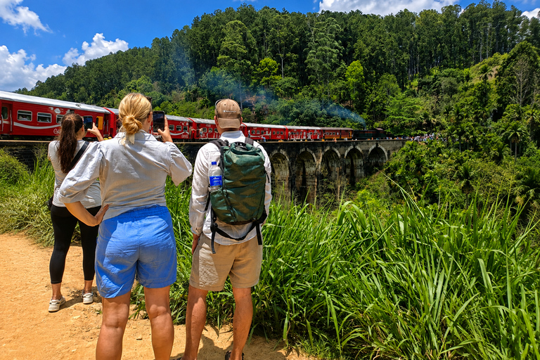 Ella: Hidden Trails Tuk-Tuk Tour with Waterfalls
