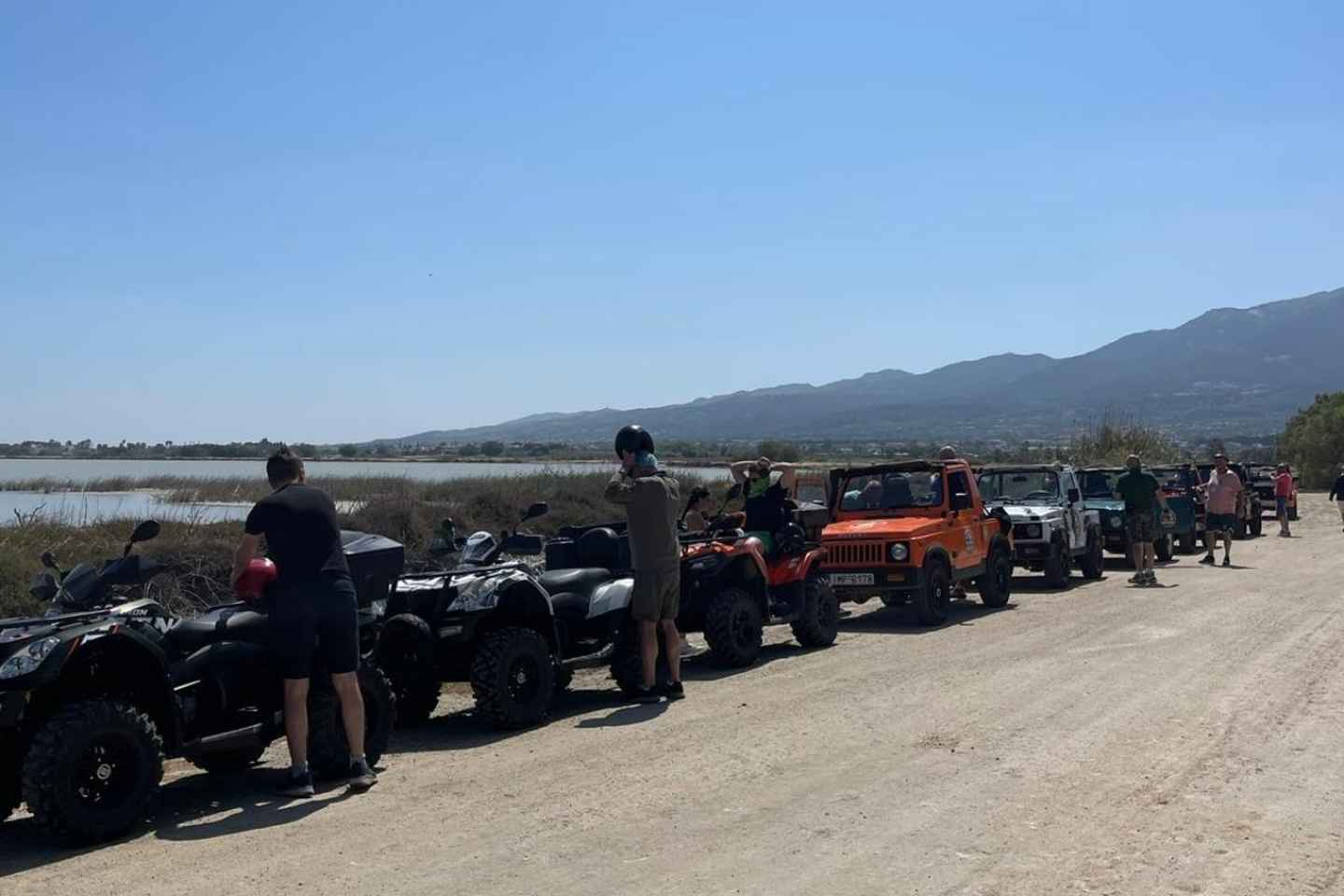 科斯岛探险：导游带领的吉普车或四轮摩托越野之旅，含饮料和午餐
