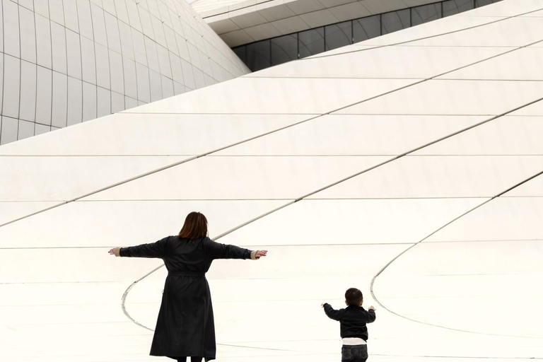 Baku: Heydar Aliyev Center Photoshoot (Flying Dress Option)