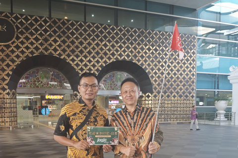 Yogyakarta Airport: Borobudur Climb & Prambanan Guided Tour