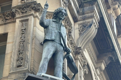 Liverpool: Private Beatles Taxi Tour with Guided Walk Finale