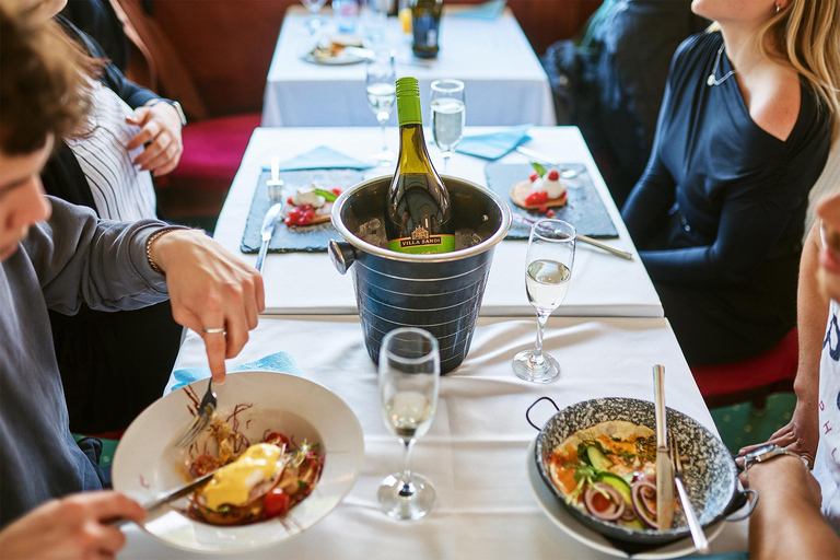 Budapest: Summer Brunch & Cruise with Prosecco or Cake Brunch & Cruise with Unlimited Prosecco