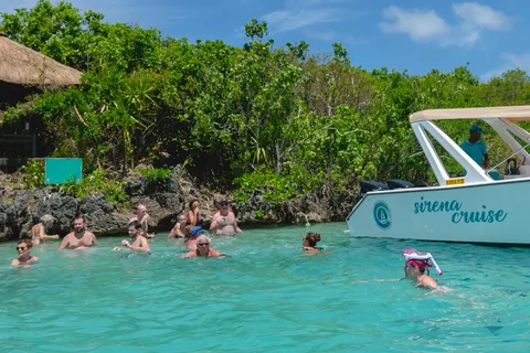 Trou d'Eau Douce : Circuit des 5 îles avec plongée en apnée et barbecue