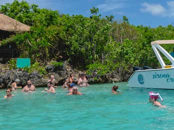 Trou d'Eau Douce : Circuit des 5 îles avec plongée en apnée et barbecue