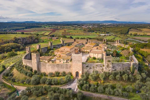 Florens: Monteriggioni & Val d'Orcia Valfri vinprovning