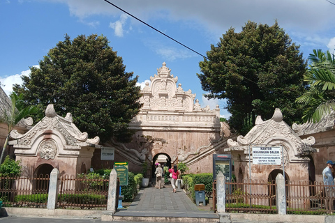 Yogyakarta: Palace, Taman Sari, & Borobudur Day Trip