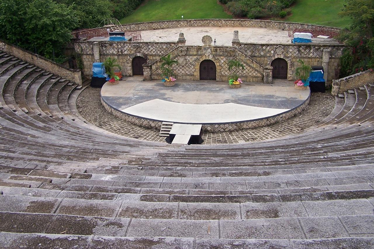 Altos de Chavón and Caves of Wonders Tour from Santo Domingo