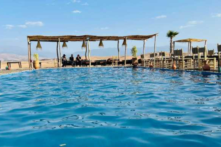 Agafay-Wüste: Quad-Bike, Mittagessen und BadeabenteuerTag in der Agafay-Wüste: Quadfahren, Mittagessen und Badespaß