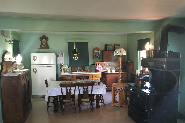 From NY: Lancaster Pennsylvania and Philadelphia day Tour English Tour