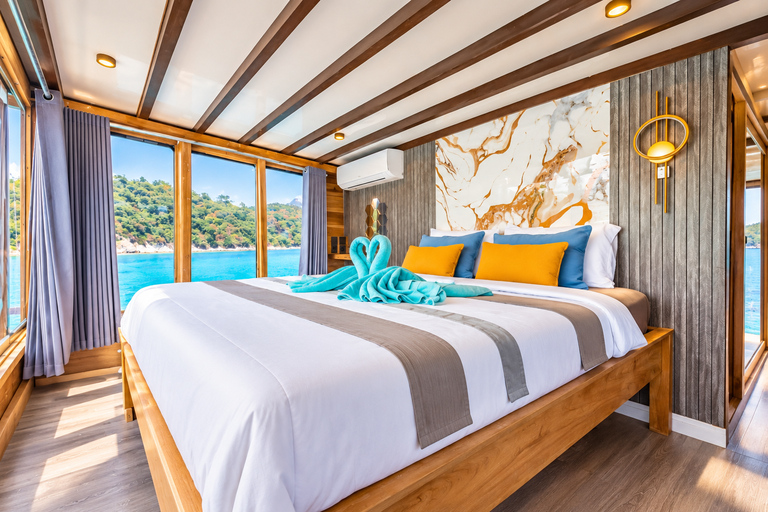 3-Day Komodo National Park Cruise with NK Superior Phinisi Sharing Cabin, Single Bed, Ocean View