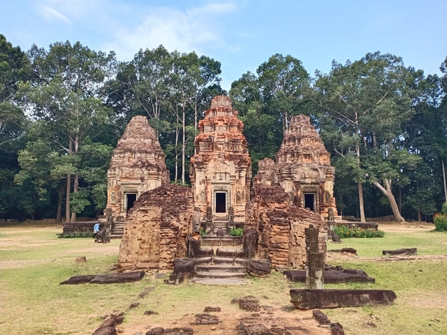 One Day Tour To Banteay Srei, Beng Mealea and Rolous Group