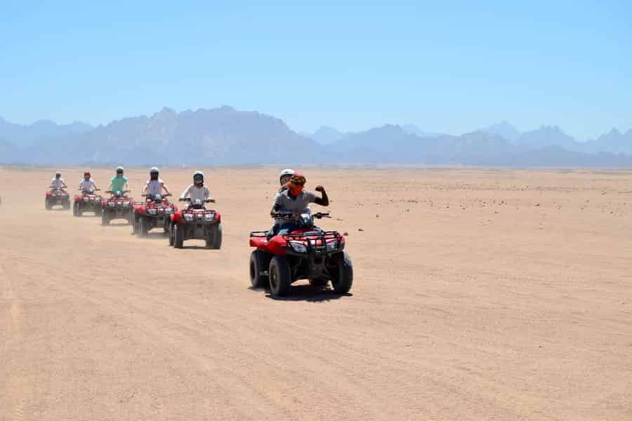 Hurghada: Quad-, Buggy- und Kamelritt & Beduinendorf. Foto: GetYourGuide Hurghada: Quad-, Buggy- und Kamelritt & Beduinendorf. Foto: GetYourGuide