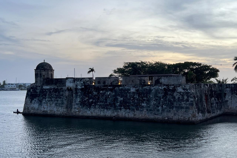 Passeio de bicicleta ao pôr do sol com visita à baía de Cartagena e GetsemaníPasseio de bicicleta ao pôr do sol com visita à Baía de Cartagena e Getsemaní