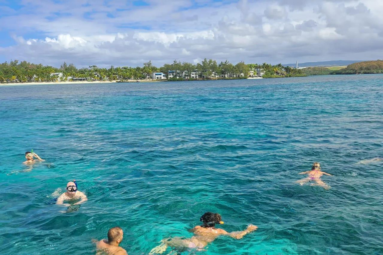 Private Ganztagestour mit dem Schnellboot - Blaue Bucht bis Ile Aux Cerfs