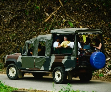 Jeep Tour Paraty: Pedra Branca, Tobogã and Tarzan