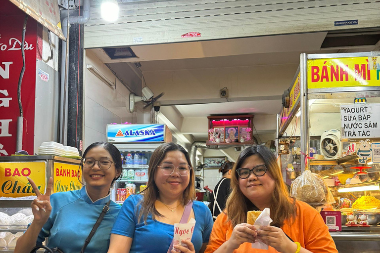 KISSTOUR| Saigón de Noche y Comida Callejera en MotoSaigón de Noche y Comida Callejera en Moto