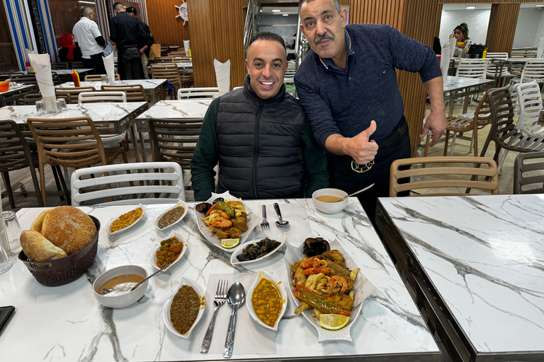 Visite nocturne de la ville de Marrakech et dîner traditionnel marocain