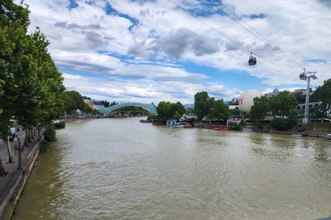 Tbilisi: Visita guiada a pie con cata de vinos