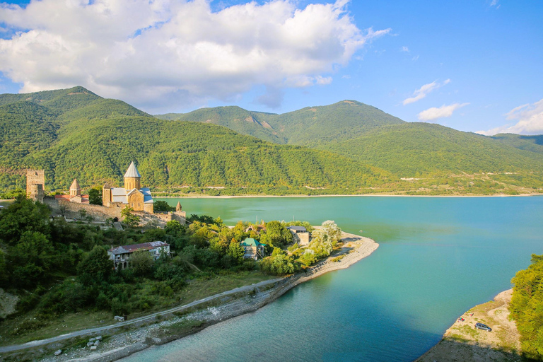Tbilisi: Kazbegi & Sno Valley Private 4WD Day Tour