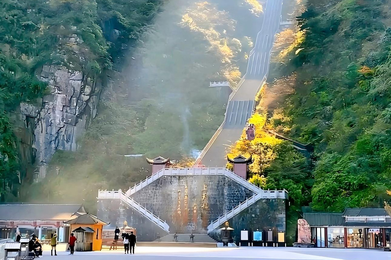 Zhangjiajie: 2-Day Avatar VR & Glass Bridge Tour