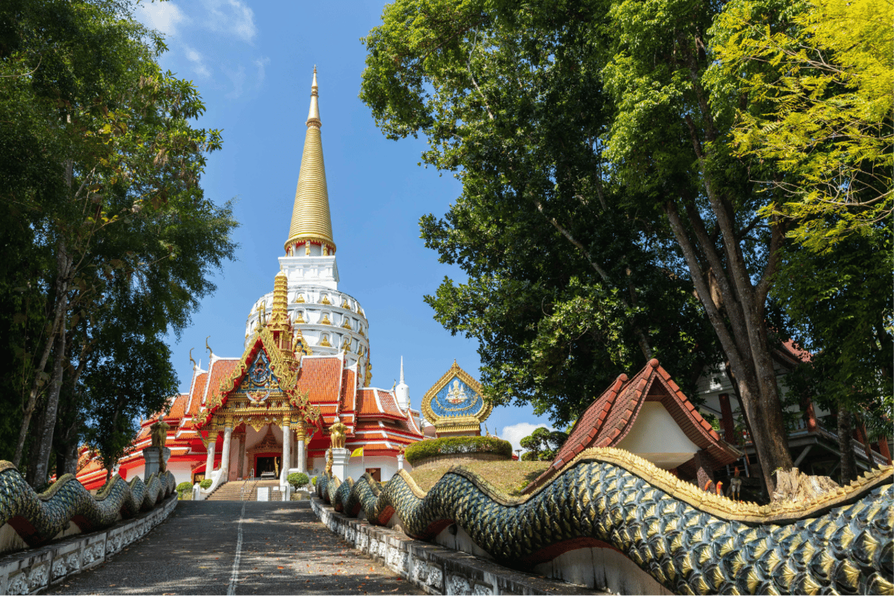 Khao Lak: Ganztagestour zu 3 Tempeln mit Mittagessen und Transfer vom Hotel