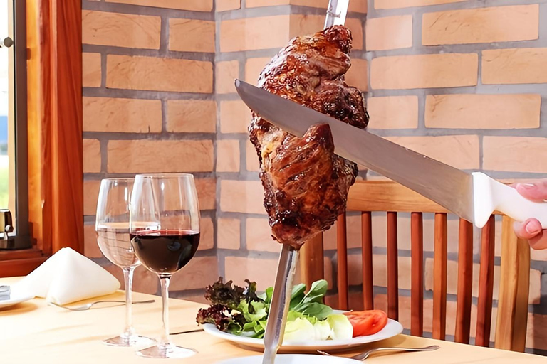 Rio: Jantar guiado em churrascaria com vinhos sul-americanosJantar privado com guia numa churrascaria + vinhos sul-americanos