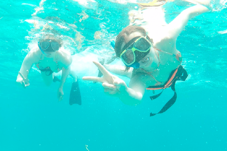 Catamarán y Snorkel en Arrecife de Cancún a Isla Mujeres