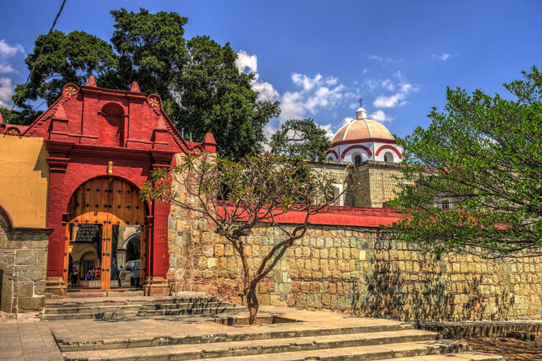Tour privado a pie por Oaxaca con degustación de mezcal
