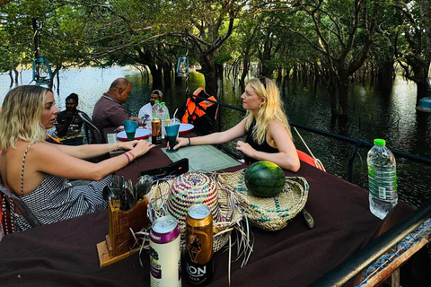 Sigiriya to Trincomalee: Kayaking & Floating Restaurant Tour