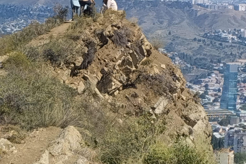 Tiflis: Encantador sendero sobre la ciudad