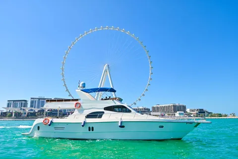 Excursión en yate por Dubai - 4 horas en yate de lujo con 2 motos acuáticas