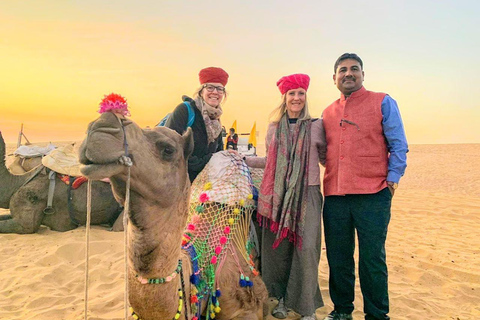 Jodhpur: Luksusowa wyprawa na pustynię z jazdą na wielbłądzie i ucztąJodhpur: luksusowa wyprawa na pustynię z jazda na wielbłądzie i ucztą